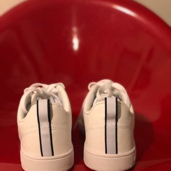 NWT : Adidas sneakers 👟 - Picture 2 of 7